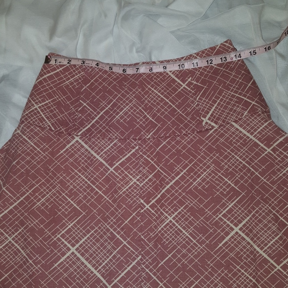 NWOT.High waist flirty skirt - Picture 6 of 7